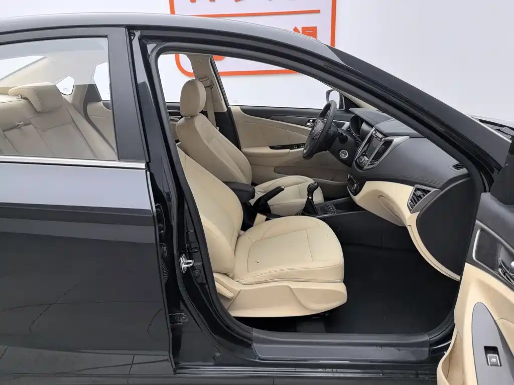 Changan Eado 2016 — фото 23