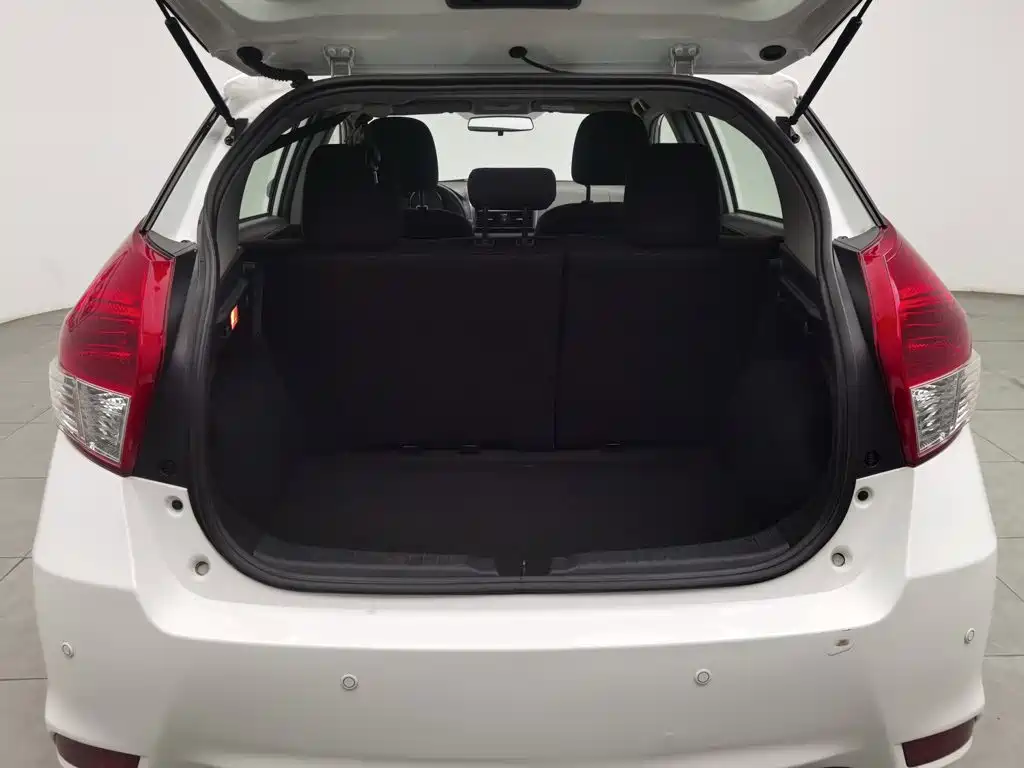 Toyota Yaris L 2016 — фото 16