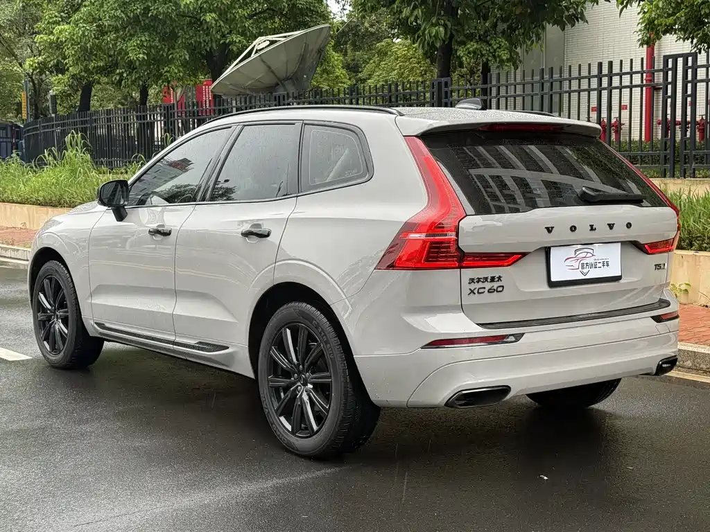 Volvo XC60 2018 — фото 14