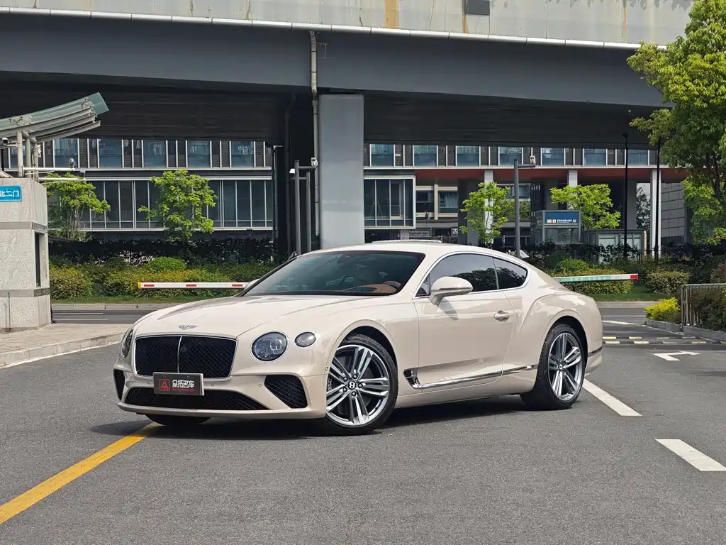 Bentley Continental 2024 — фото 1