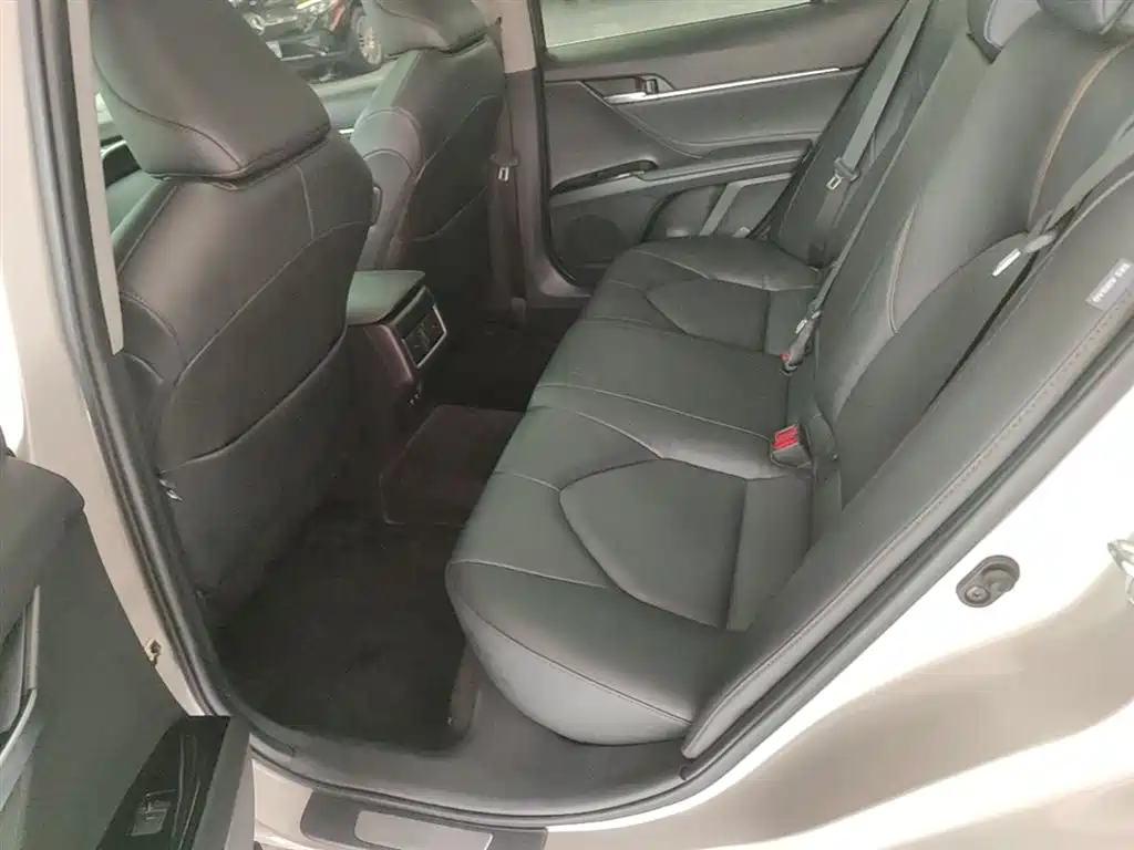 Toyota Camry 2023 — фото 17