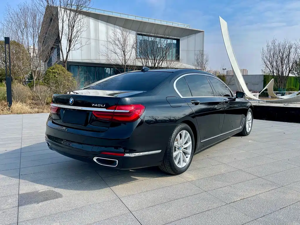 BMW 7 Series 2017 — фото 19