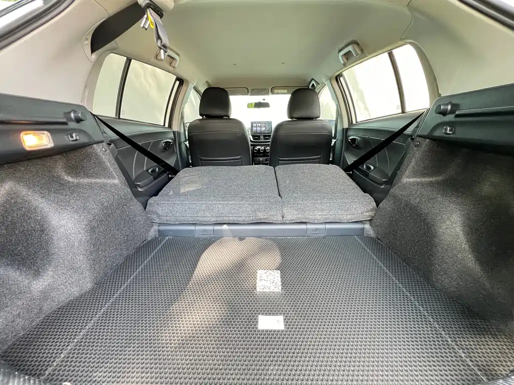 Toyota Yaris L 2022 — фото 22