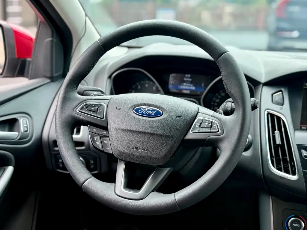 Ford Focus 2016 — фото 15