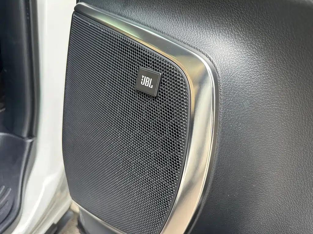 Toyota Alphard 2023 — фото 10