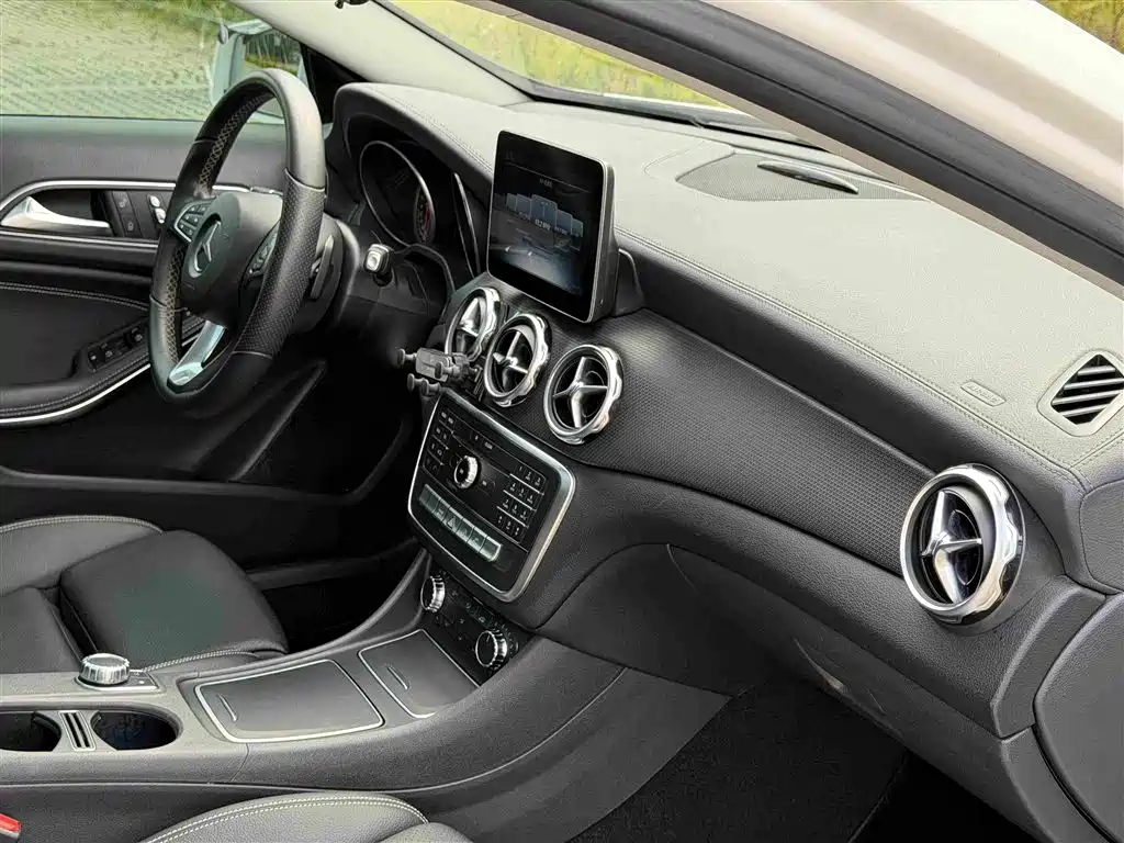 Mercedes-Benz GLA 2017 — фото 12
