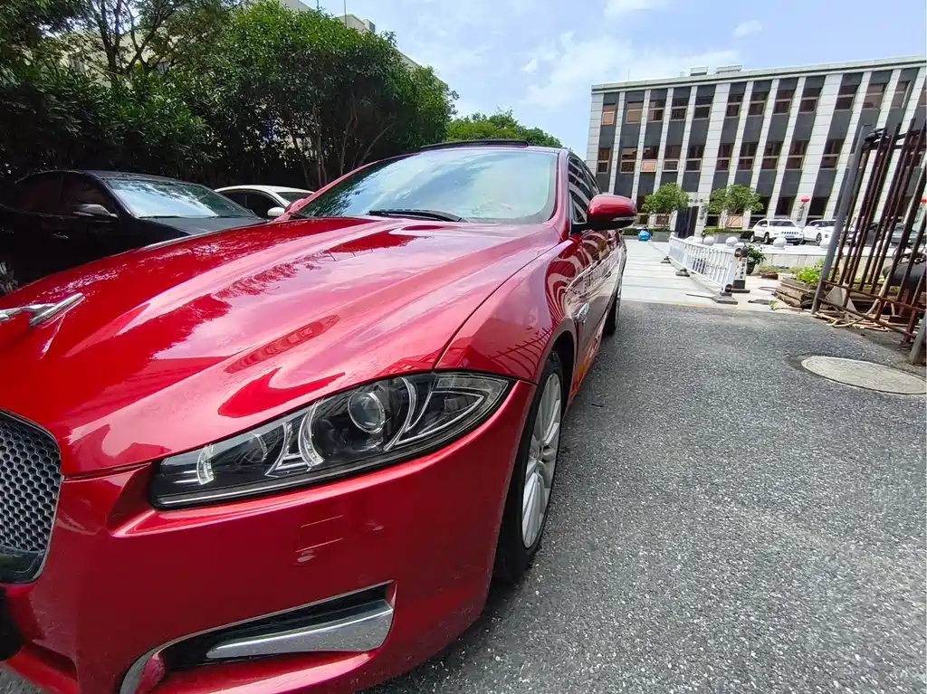 Jaguar XF 2014 — фото 9