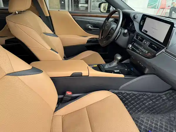 Lexus ES 2023
