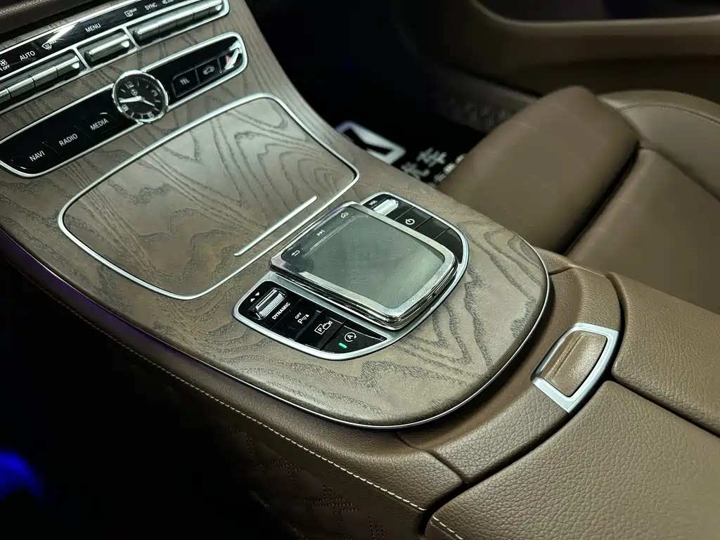 Mercedes-Benz E-Class 2020 — фото 12
