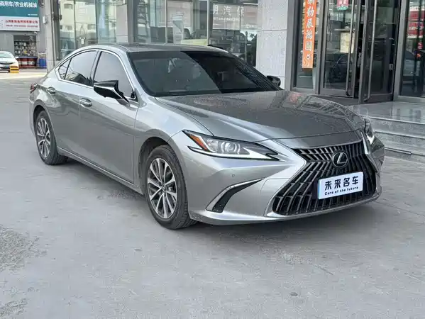 Lexus ES 2023