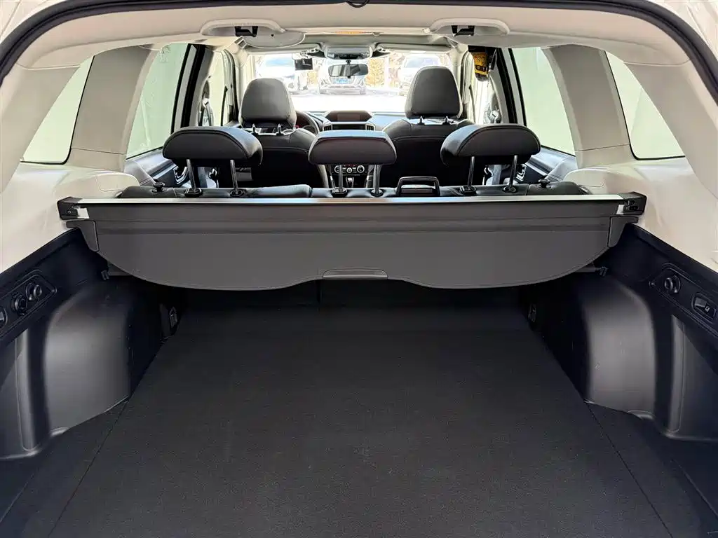 Subaru Forester 2022 — фото 11