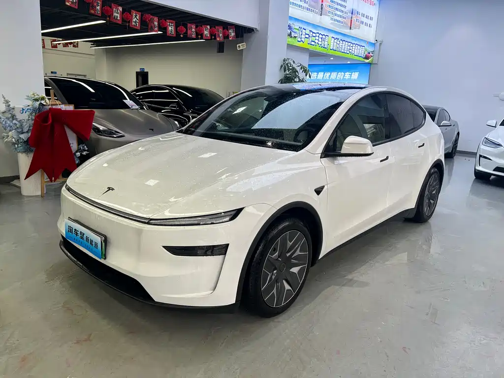 Tesla Model Y L 2025 — фото 1