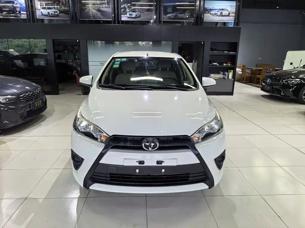 Toyota Yaris L 2014 — фото 2