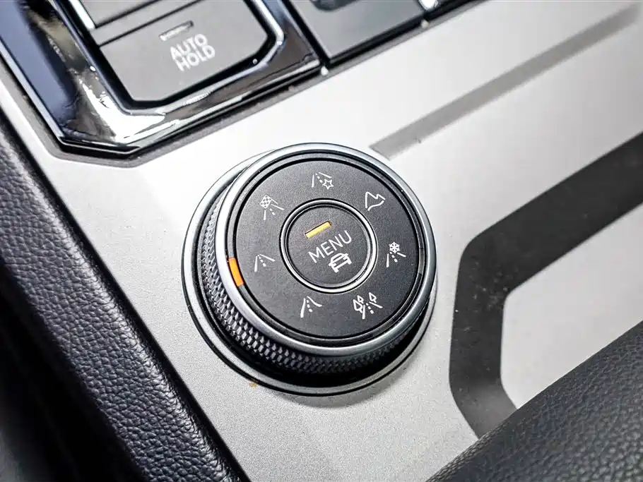 Volkswagen Touareg 2021 — фото 19