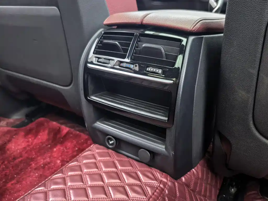 BMW 5 Series 2019 — фото 15
