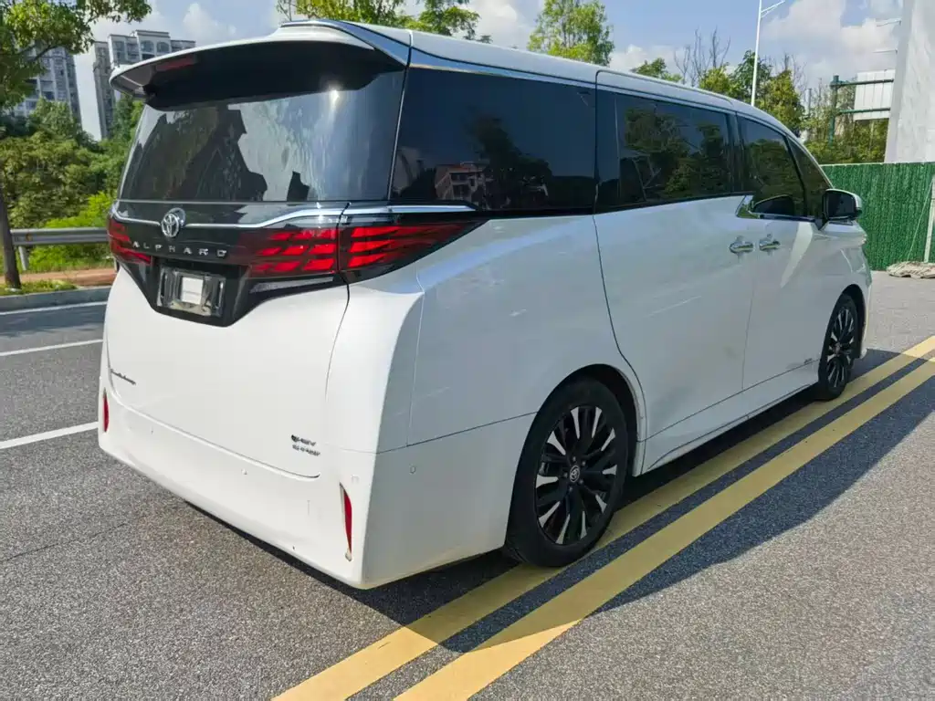Toyota Alphard 2024 — фото 2
