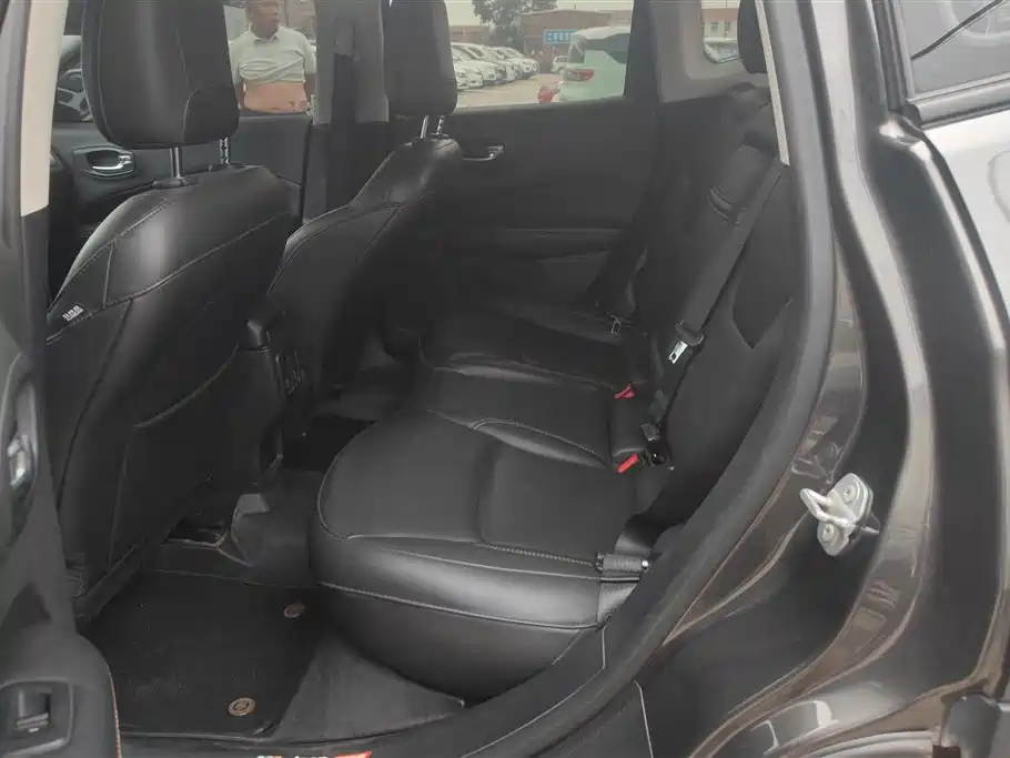 Jeep Compass 2018 — фото 11