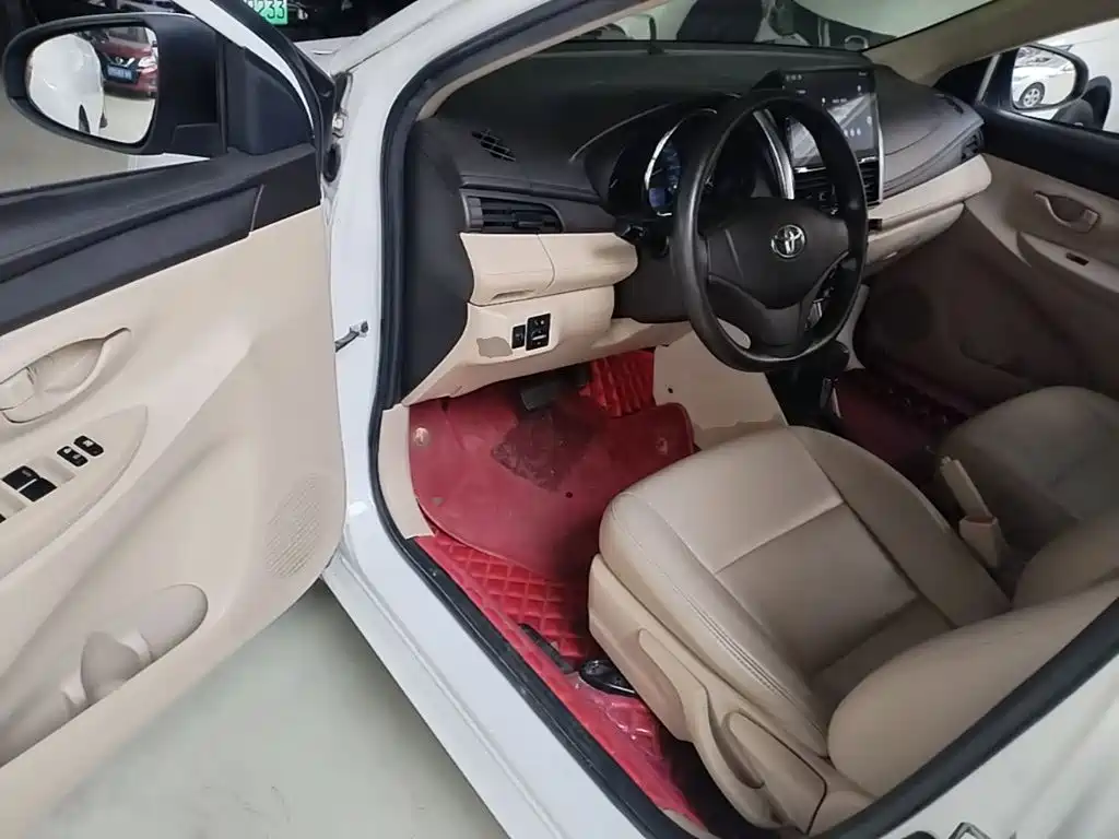 Toyota Yaris L 2014 — фото 16