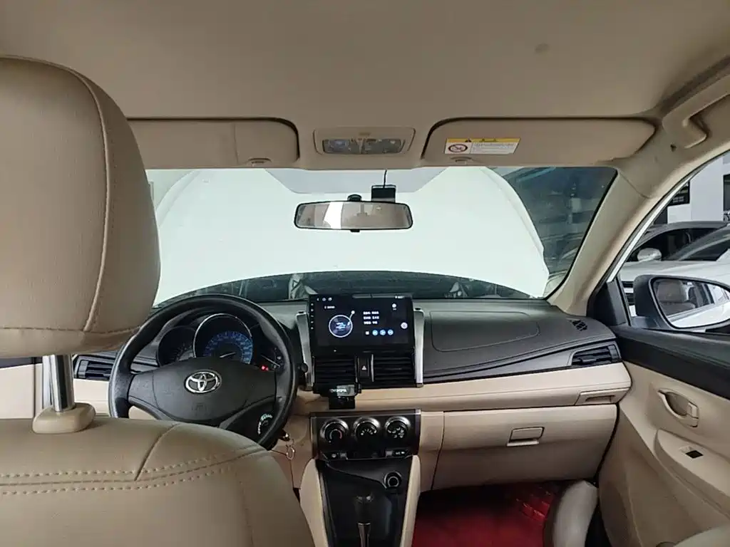 Toyota Yaris L 2014 — фото 18