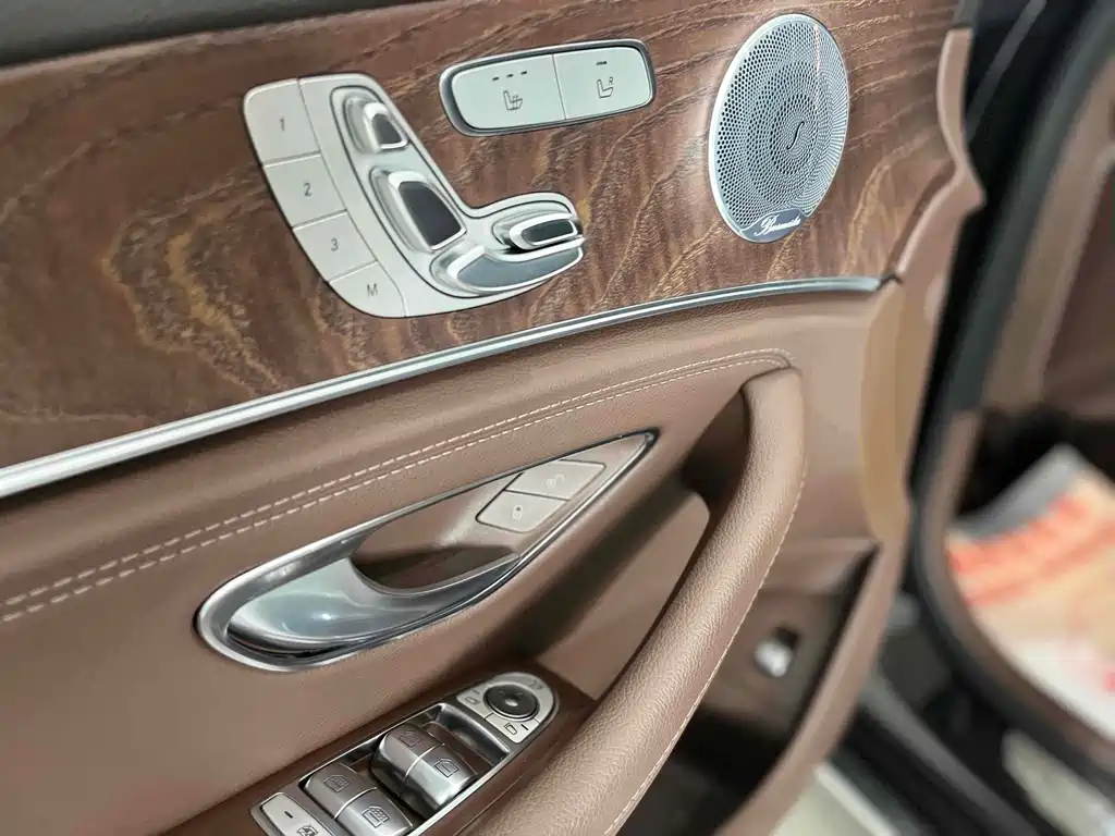 Mercedes-Benz E-Class 2019 — фото 19
