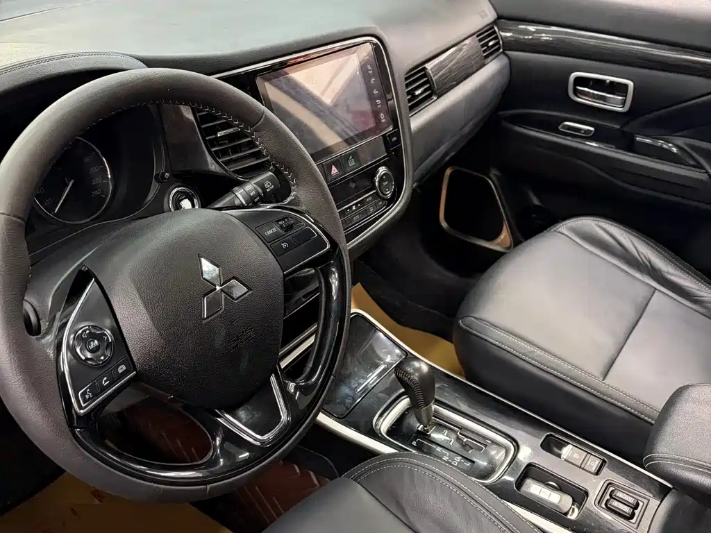 Mitsubishi Outlander 2021