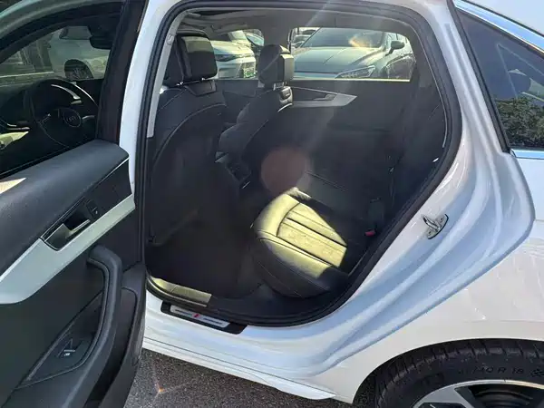 Audi A4L 2023