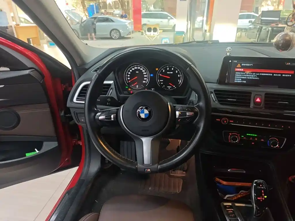 BMW 1 Series 2020 — фото 11