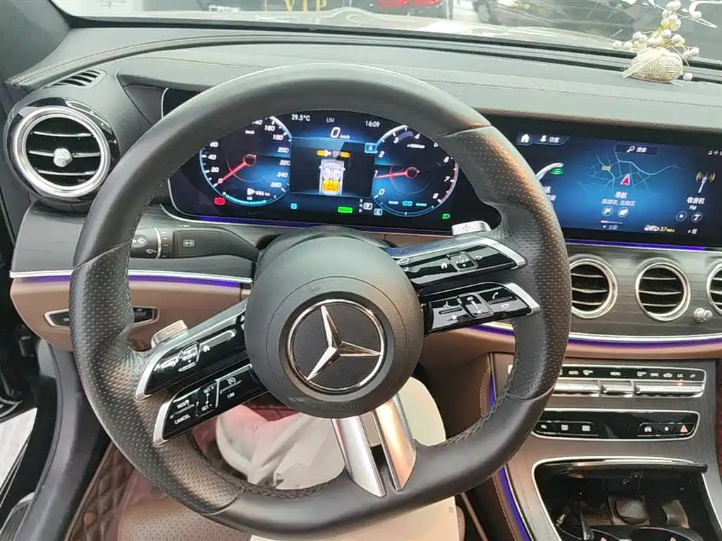 Mercedes-Benz E-Class 2021 — фото 11