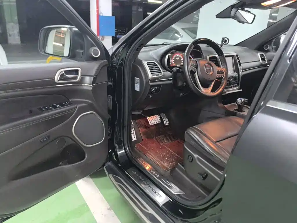 Jeep Grand Cherokee 2014 — фото 14