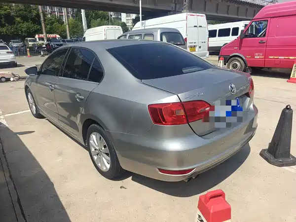 Volkswagen Sagitar 2015