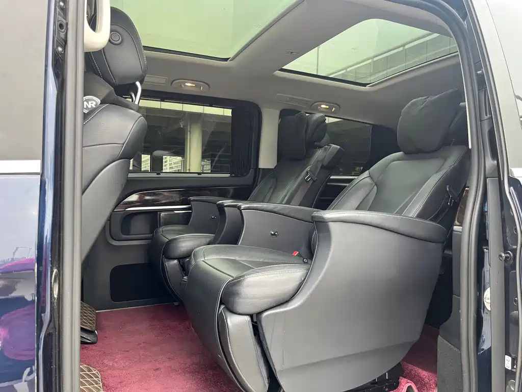 Mercedes-Benz V-Class 2018 — фото 10