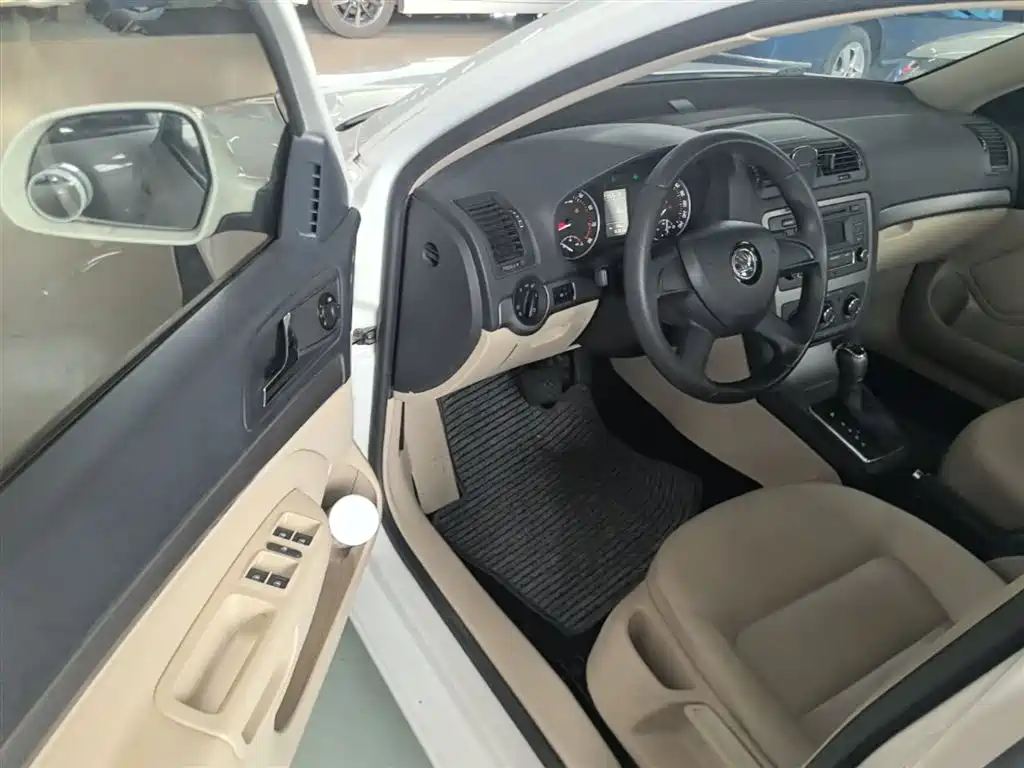 Skoda Octavia 2014 — фото 16