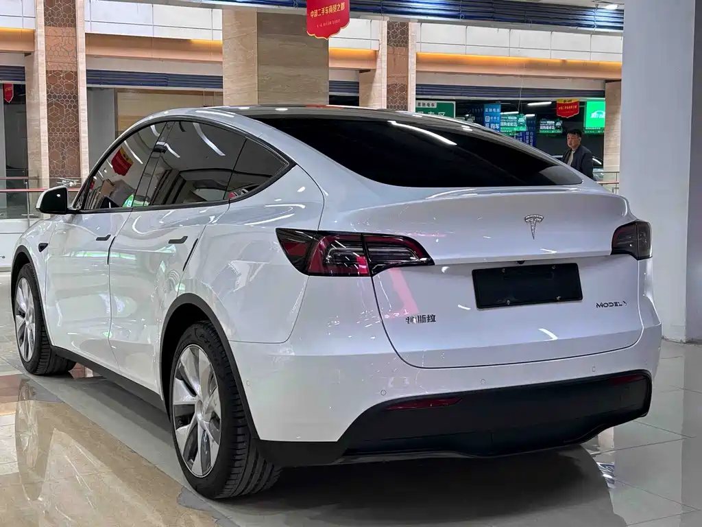 Tesla Model Y 2022 — фото 13