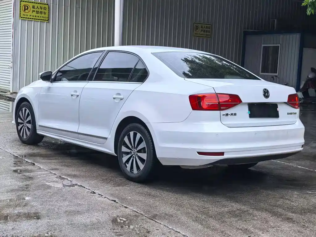 Volkswagen Sagitar 2018