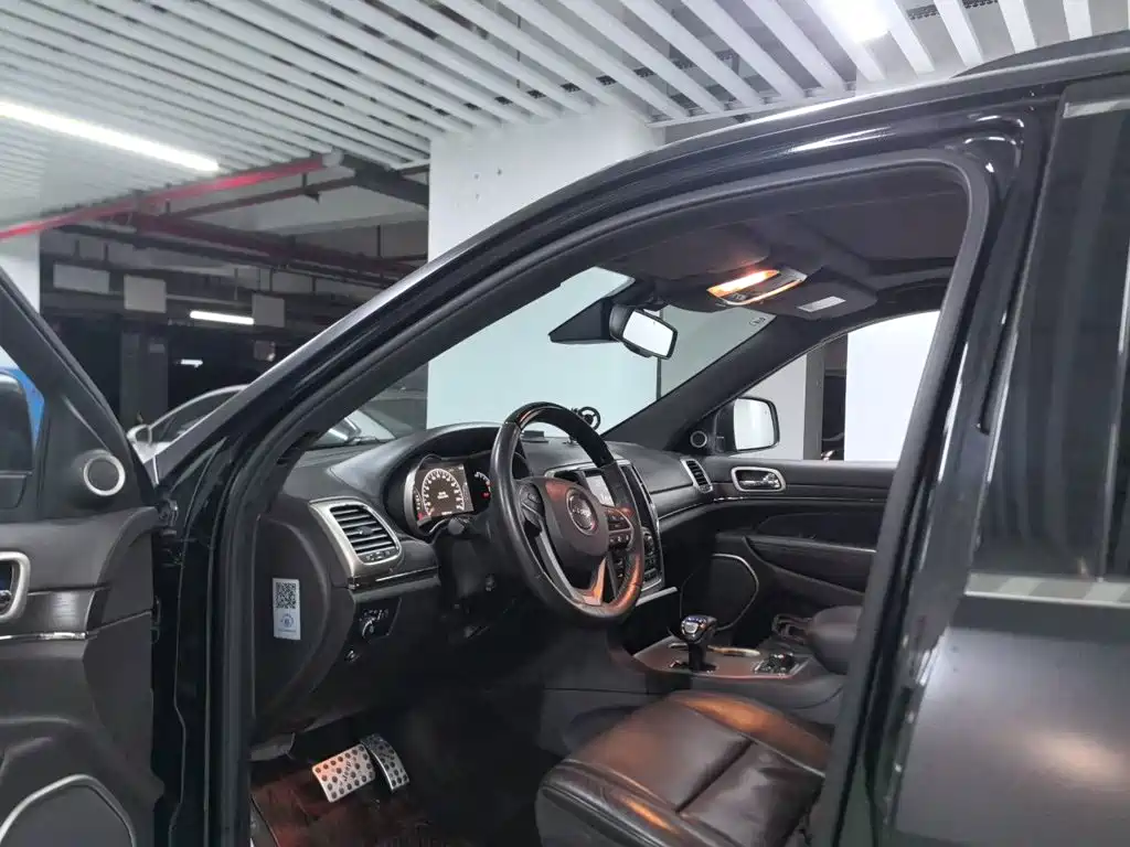 Jeep Grand Cherokee 2014 — фото 9