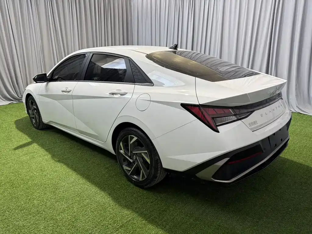 Hyundai Elantra 2023
