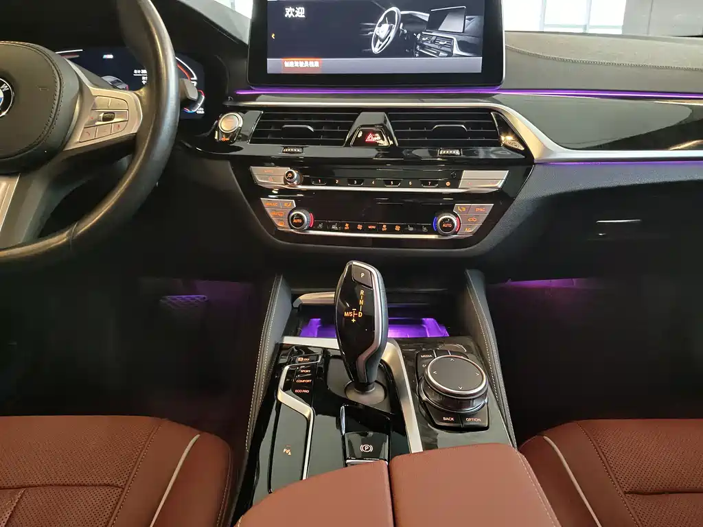 BMW 5 Series 2023 — фото 13