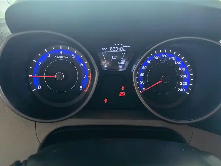 Hyundai Elantra Langdong 2015 — фото 13