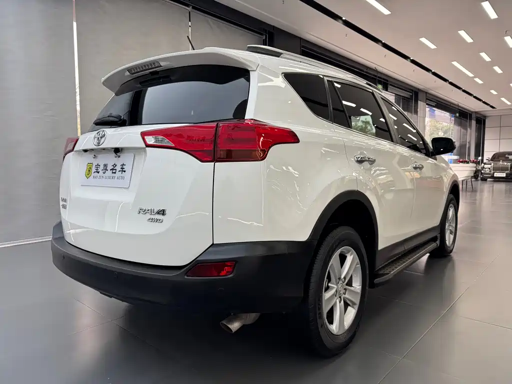 Toyota RAV4 2014 — фото 6
