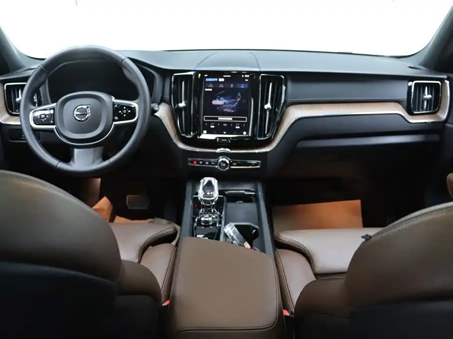 Volvo XC60 2024 — фото 26