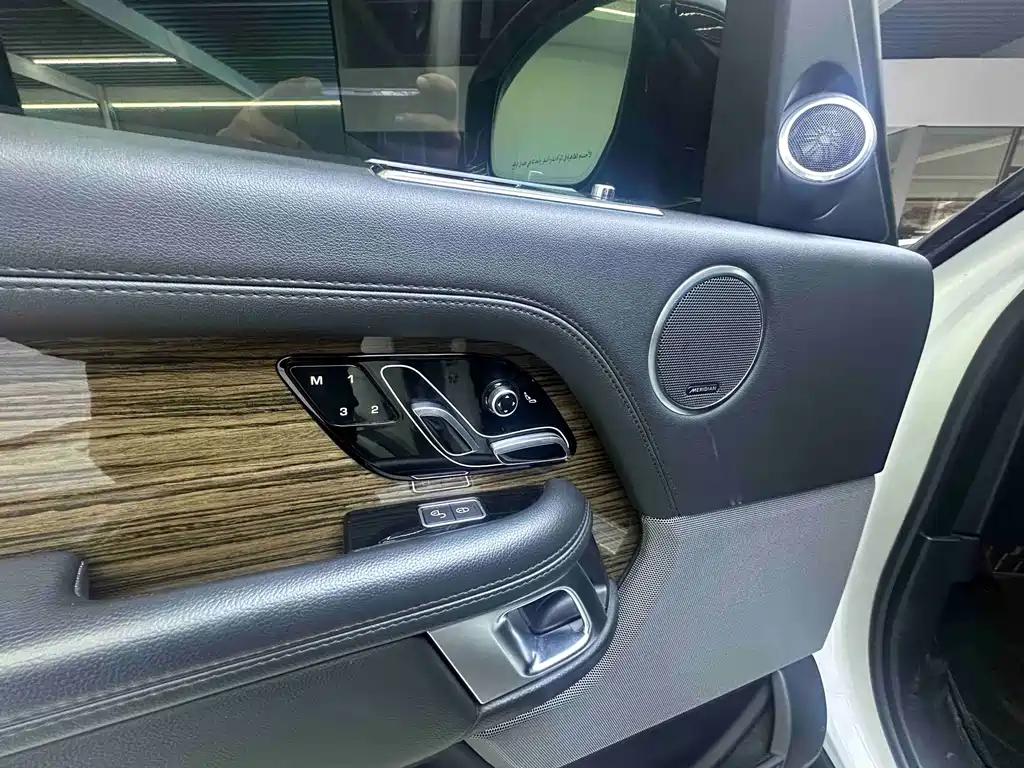 Land Rover Range Rover 2018 — фото 10