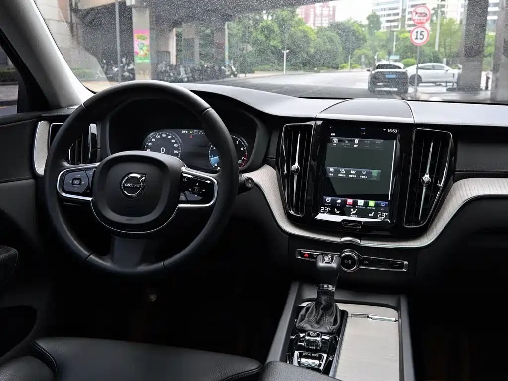 Volvo XC60 2020 — фото 24