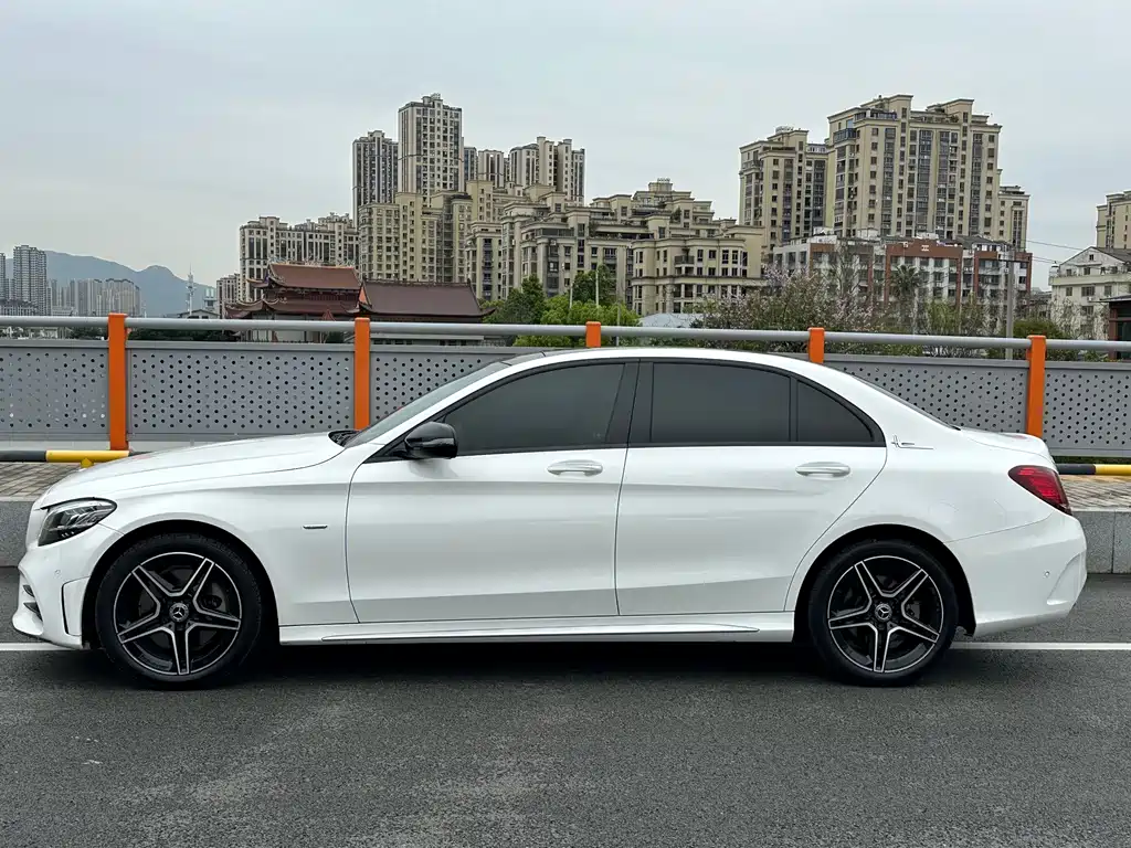 Mercedes-Benz C-Class 2021 — фото 17