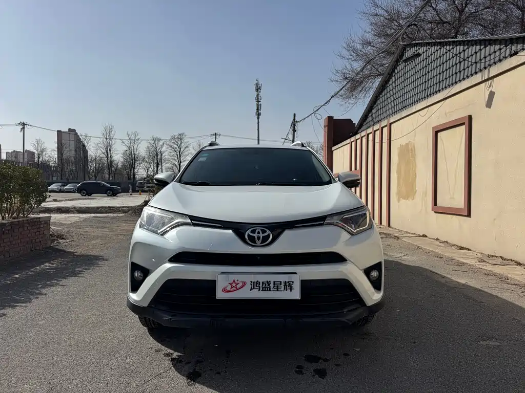 Toyota RAV4 2018 — фото 2
