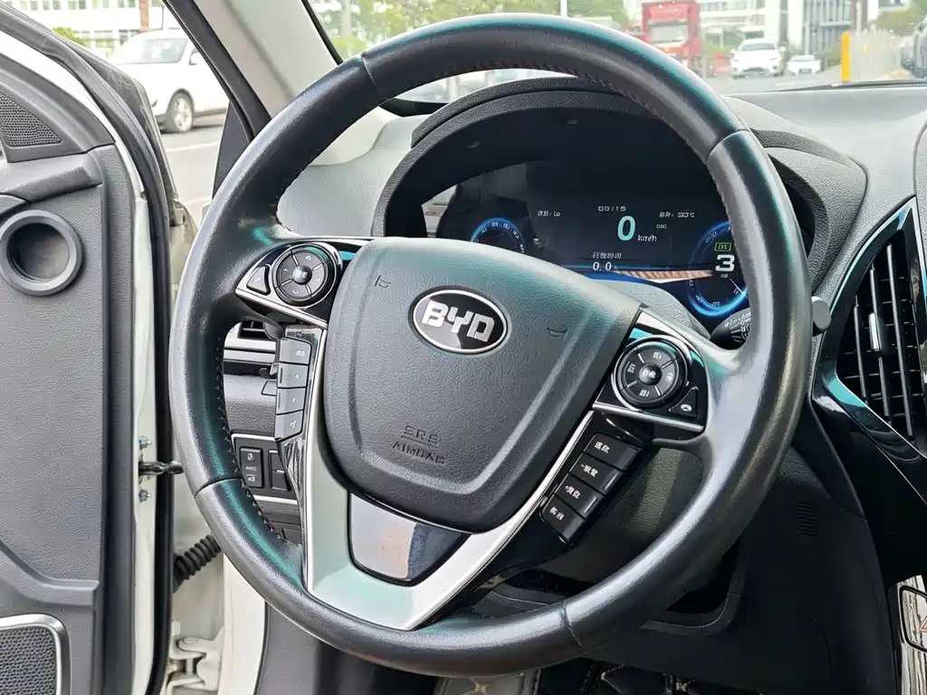 BYD Qin NEV 2016 — фото 12
