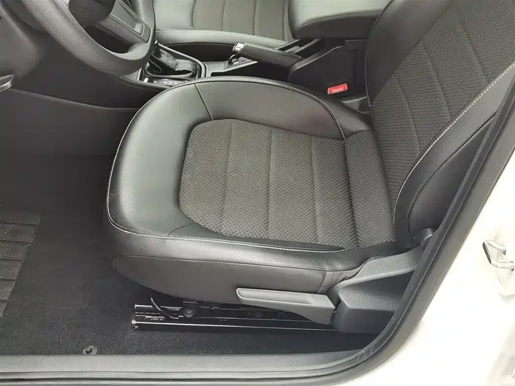 Skoda Rapid Spaceback 2016 — фото 20