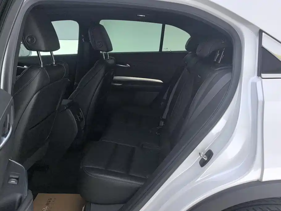 Cadillac XT4 2021 — фото 11