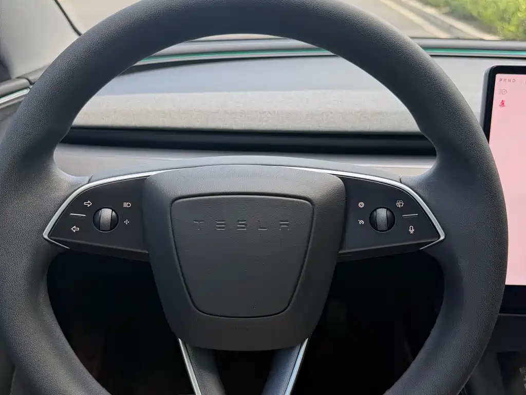 Tesla Model 3 2025 — фото 15
