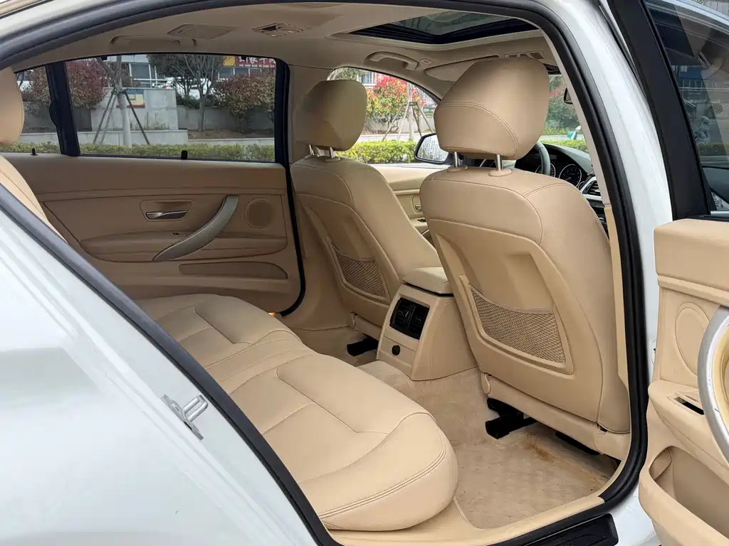 BMW 3 Series 2015 — фото 12