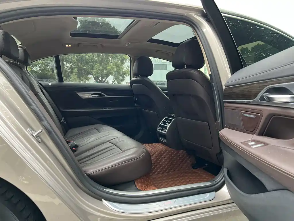 BMW 7 Series 2018 — фото 12